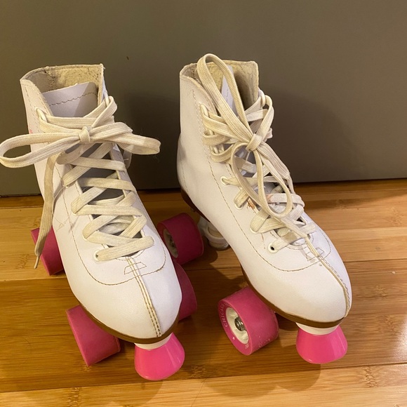 Roller Skates with Pink Wheels - Chicago Skates size 3 (US) like new - Picture 1 of 11